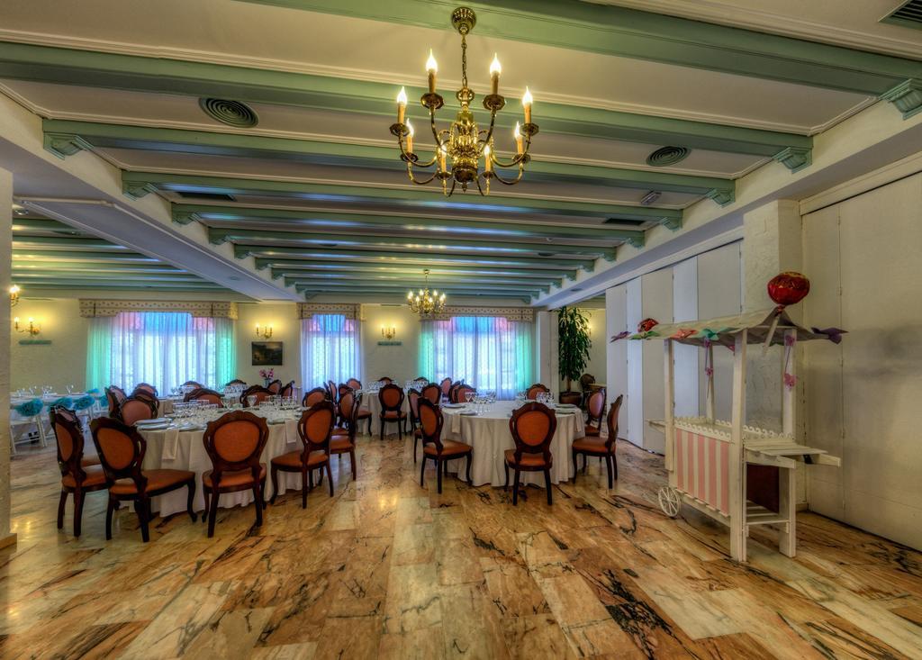 Hotel Sandra Alcalá de Guadaira Eksteriør billede