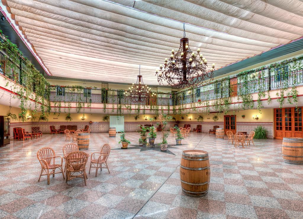 Hotel Sandra Alcalá de Guadaira Eksteriør billede