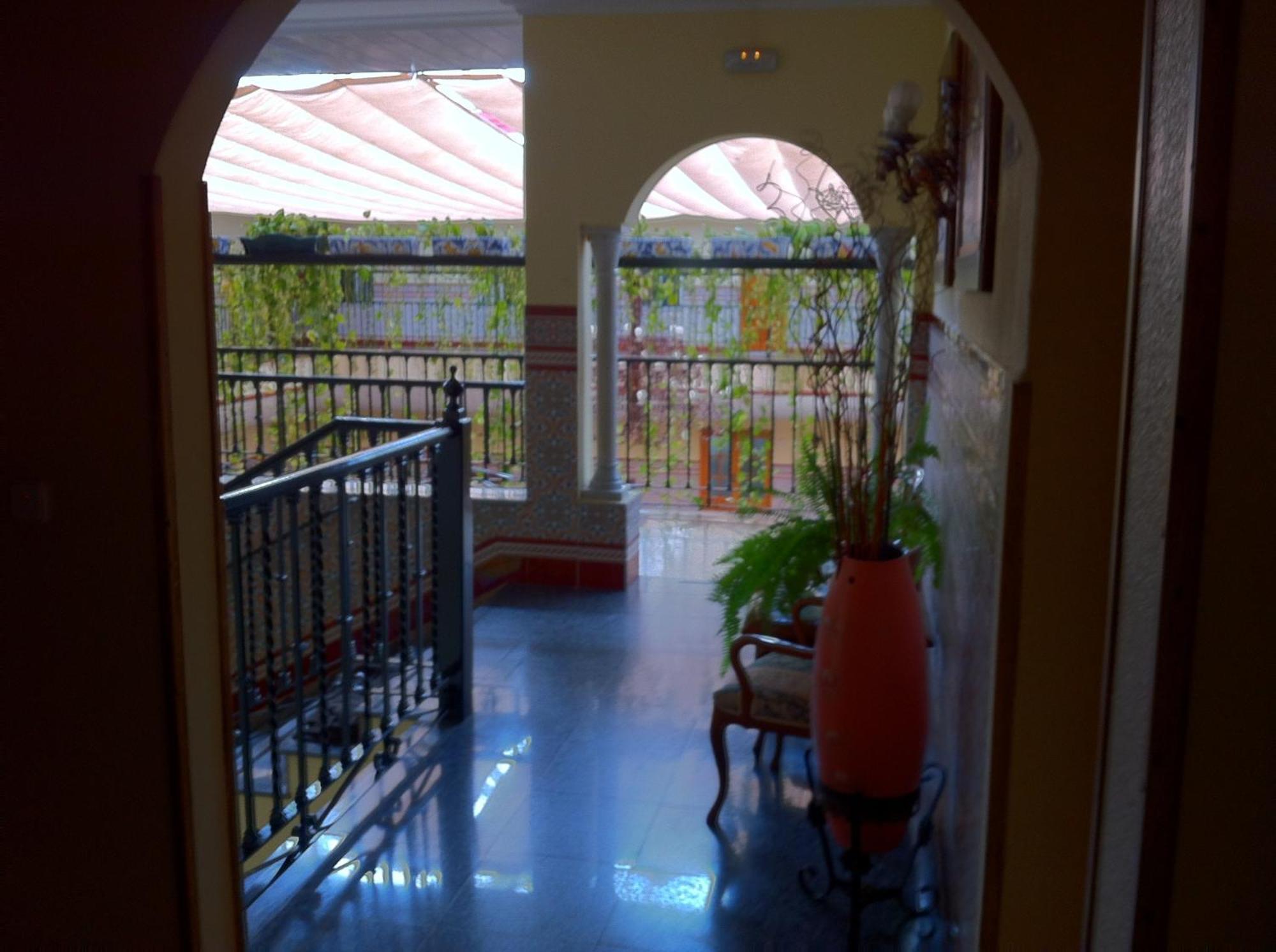 Hotel Sandra Alcalá de Guadaira Eksteriør billede
