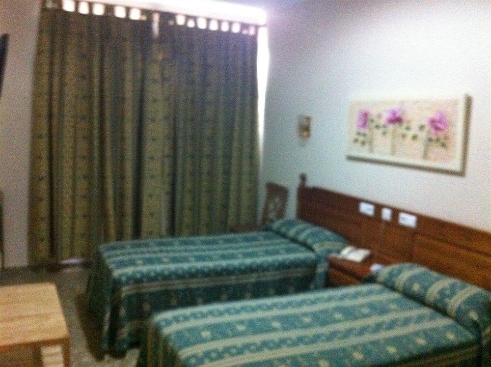 Hotel Sandra Alcalá de Guadaira Eksteriør billede