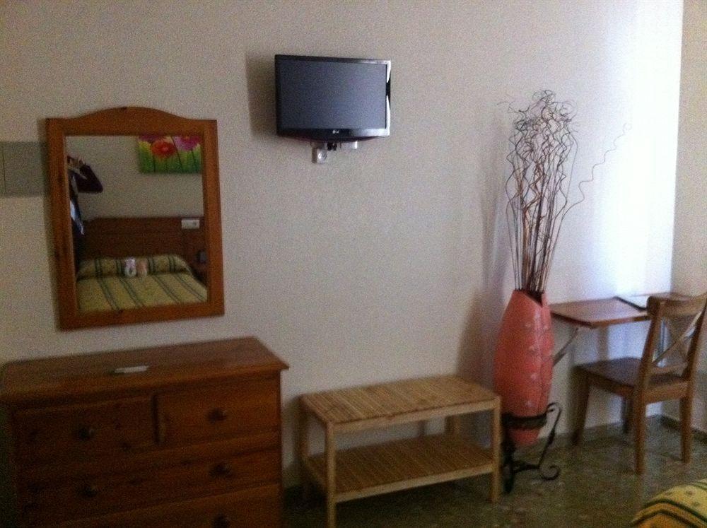 Hotel Sandra Alcalá de Guadaira Eksteriør billede