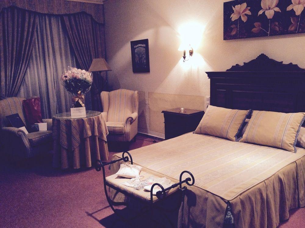 Hotel Sandra Alcalá de Guadaira Eksteriør billede
