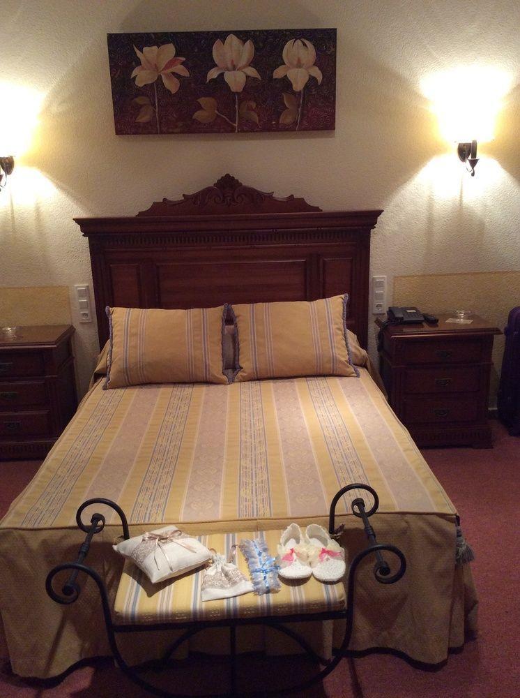 Hotel Sandra Alcalá de Guadaira Eksteriør billede