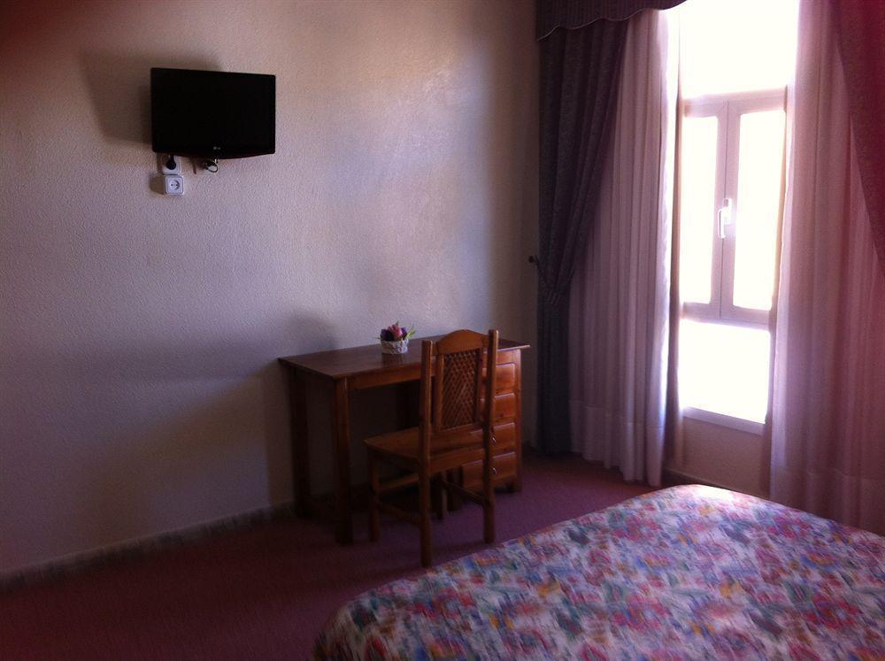 Hotel Sandra Alcalá de Guadaira Eksteriør billede