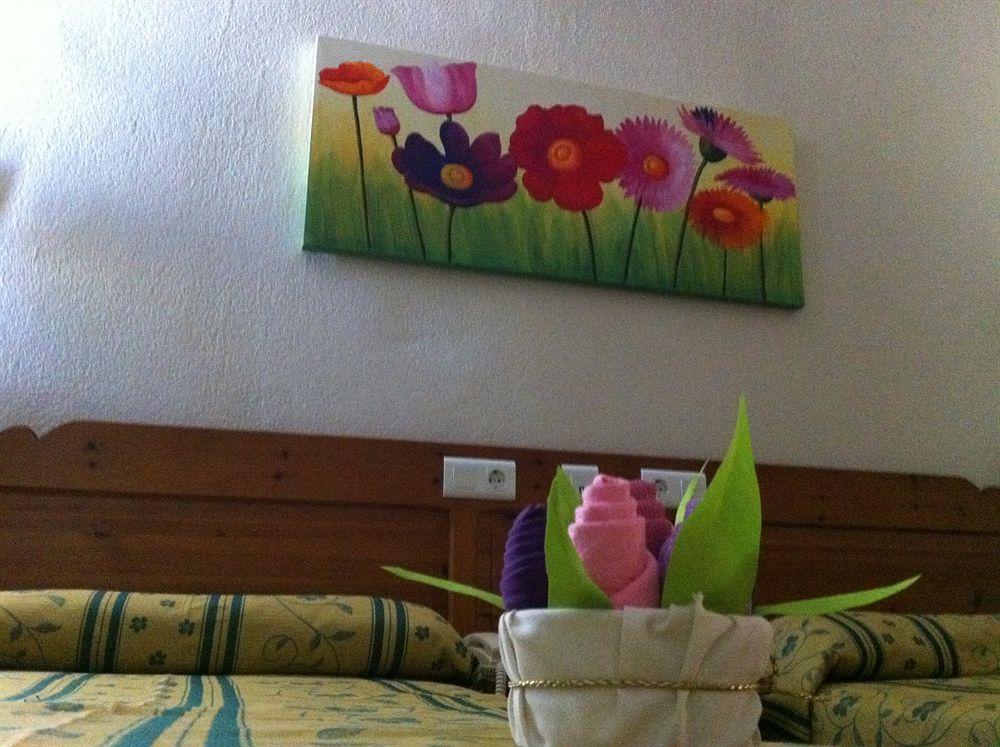 Hotel Sandra Alcalá de Guadaira Eksteriør billede