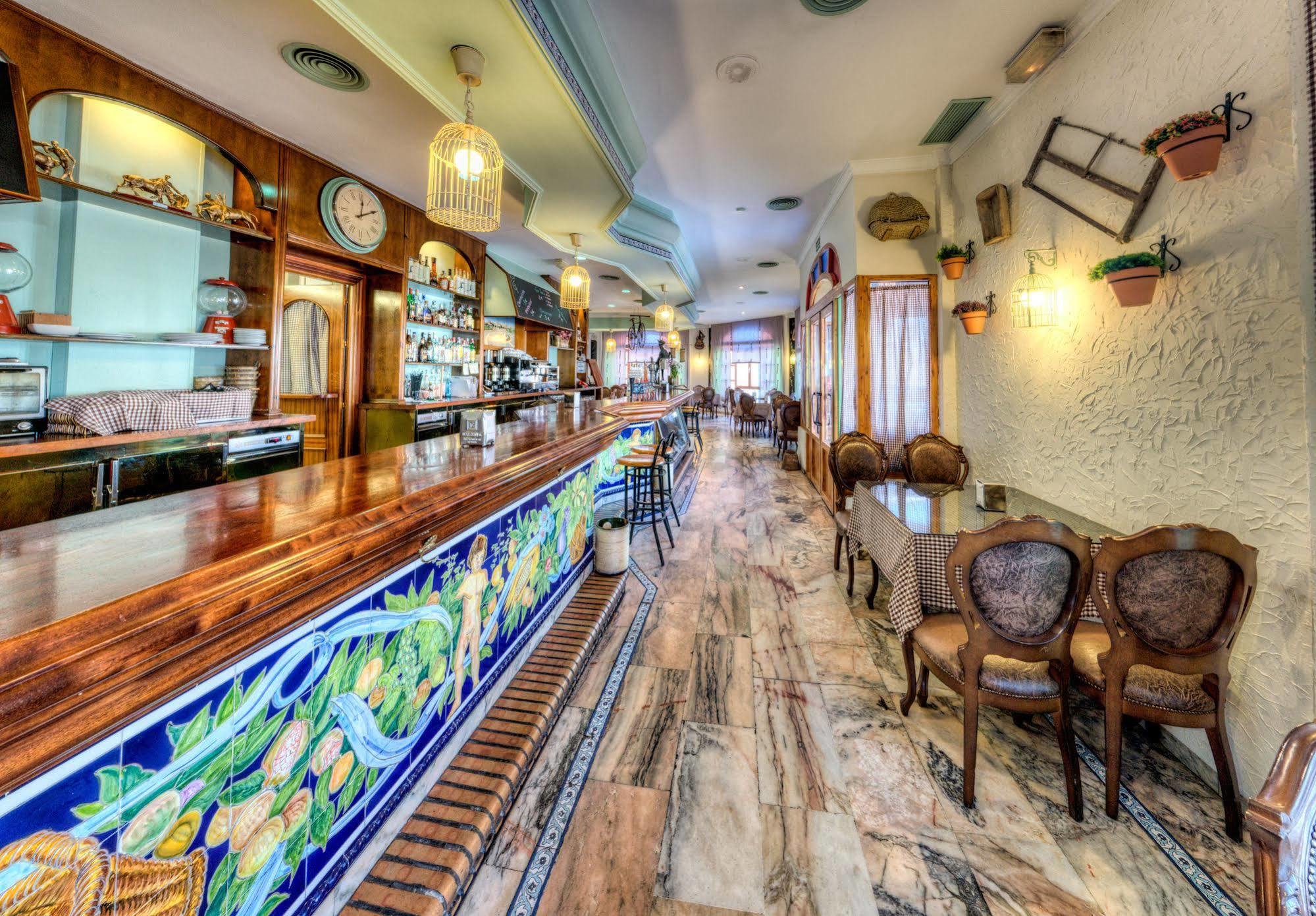 Hotel Sandra Alcalá de Guadaira Eksteriør billede