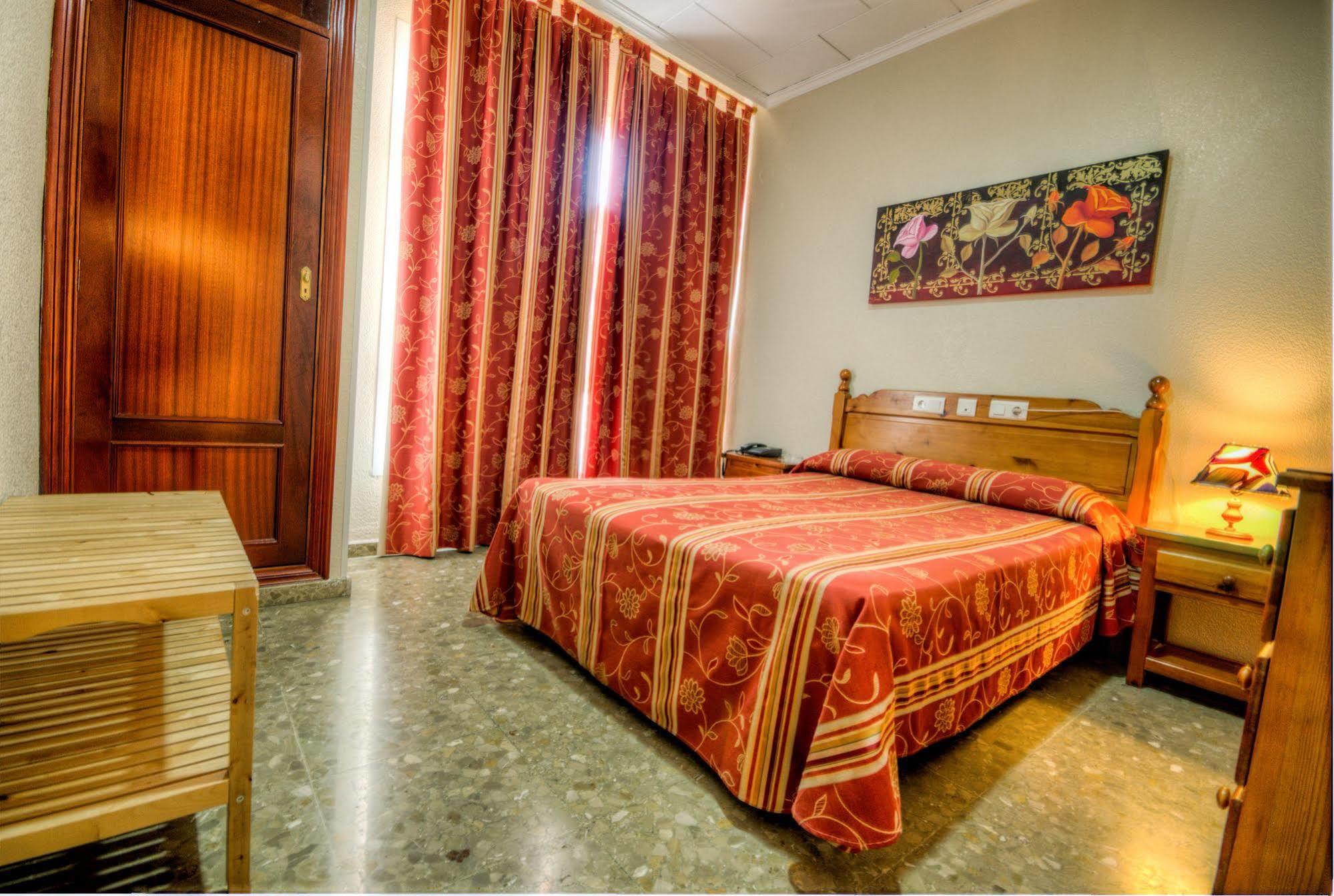 Hotel Sandra Alcalá de Guadaira Eksteriør billede