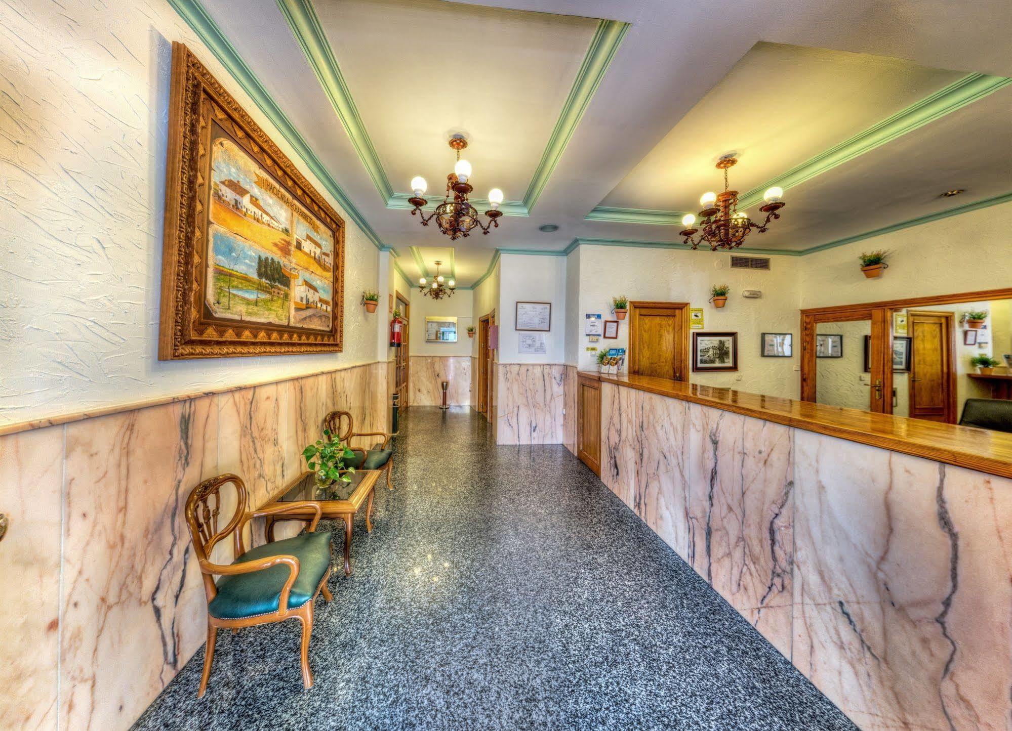 Hotel Sandra Alcalá de Guadaira Eksteriør billede