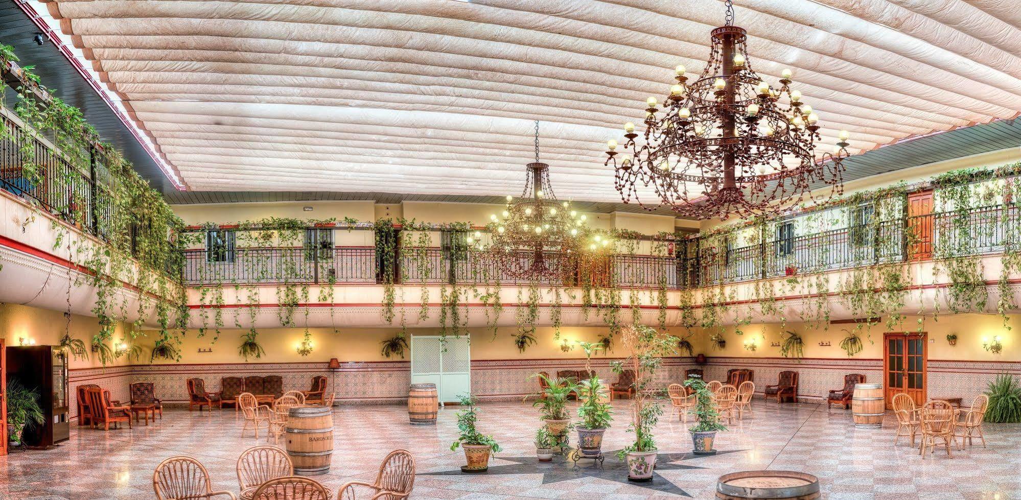 Hotel Sandra Alcalá de Guadaira Eksteriør billede