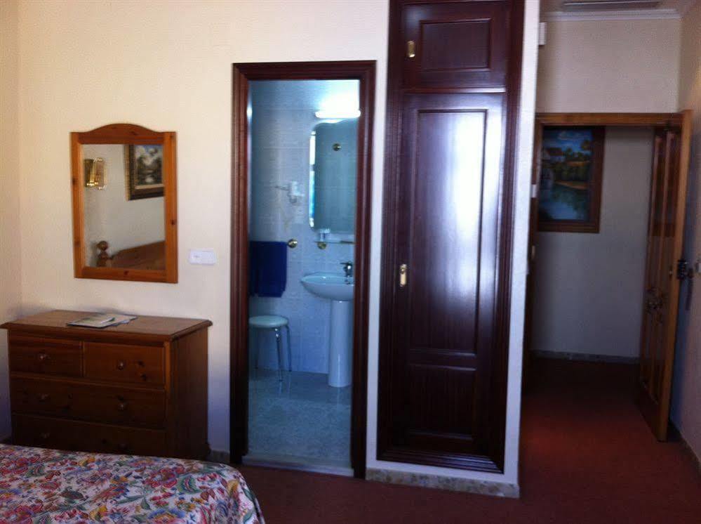 Hotel Sandra Alcalá de Guadaira Eksteriør billede